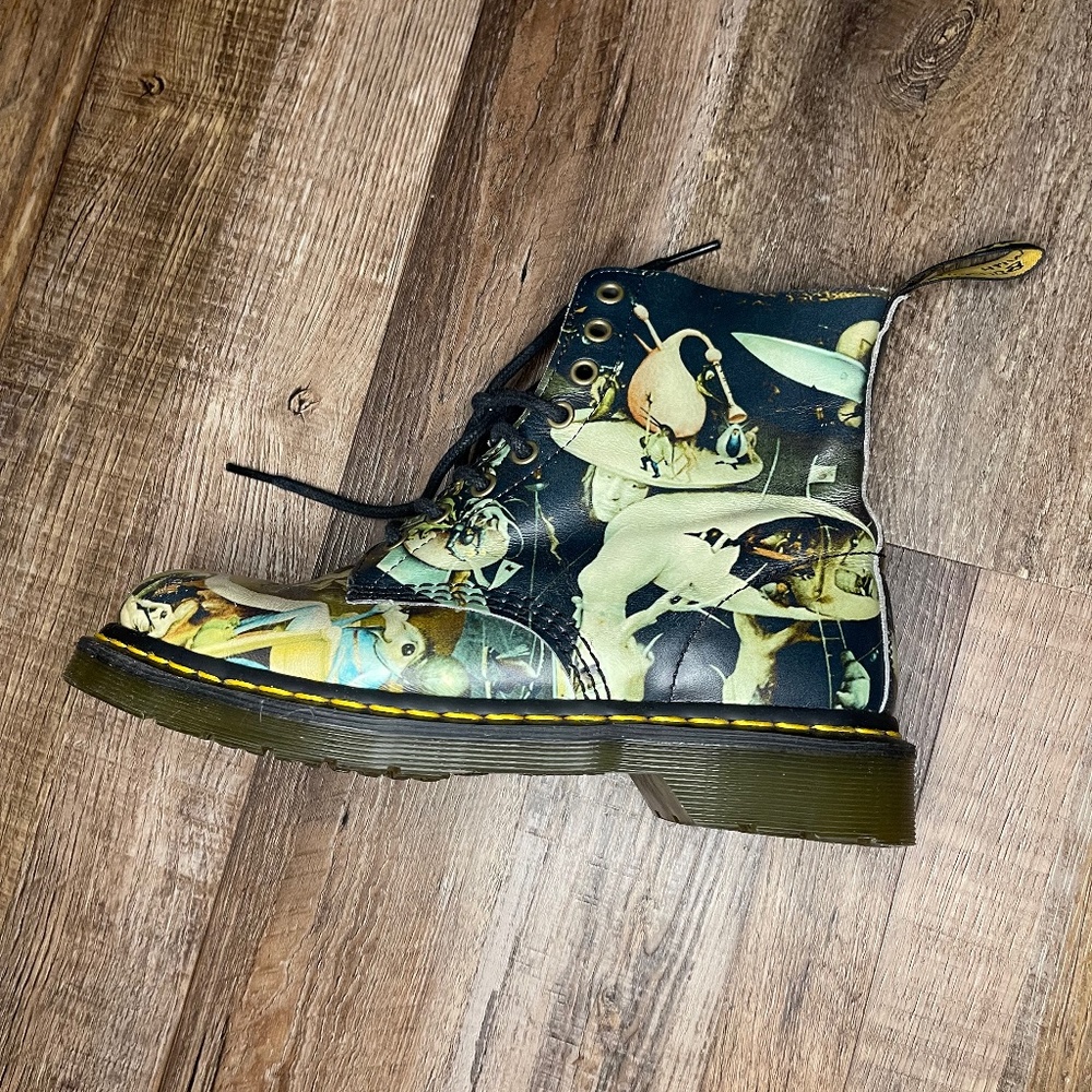 Dr. Martens Bosch Hell boots
